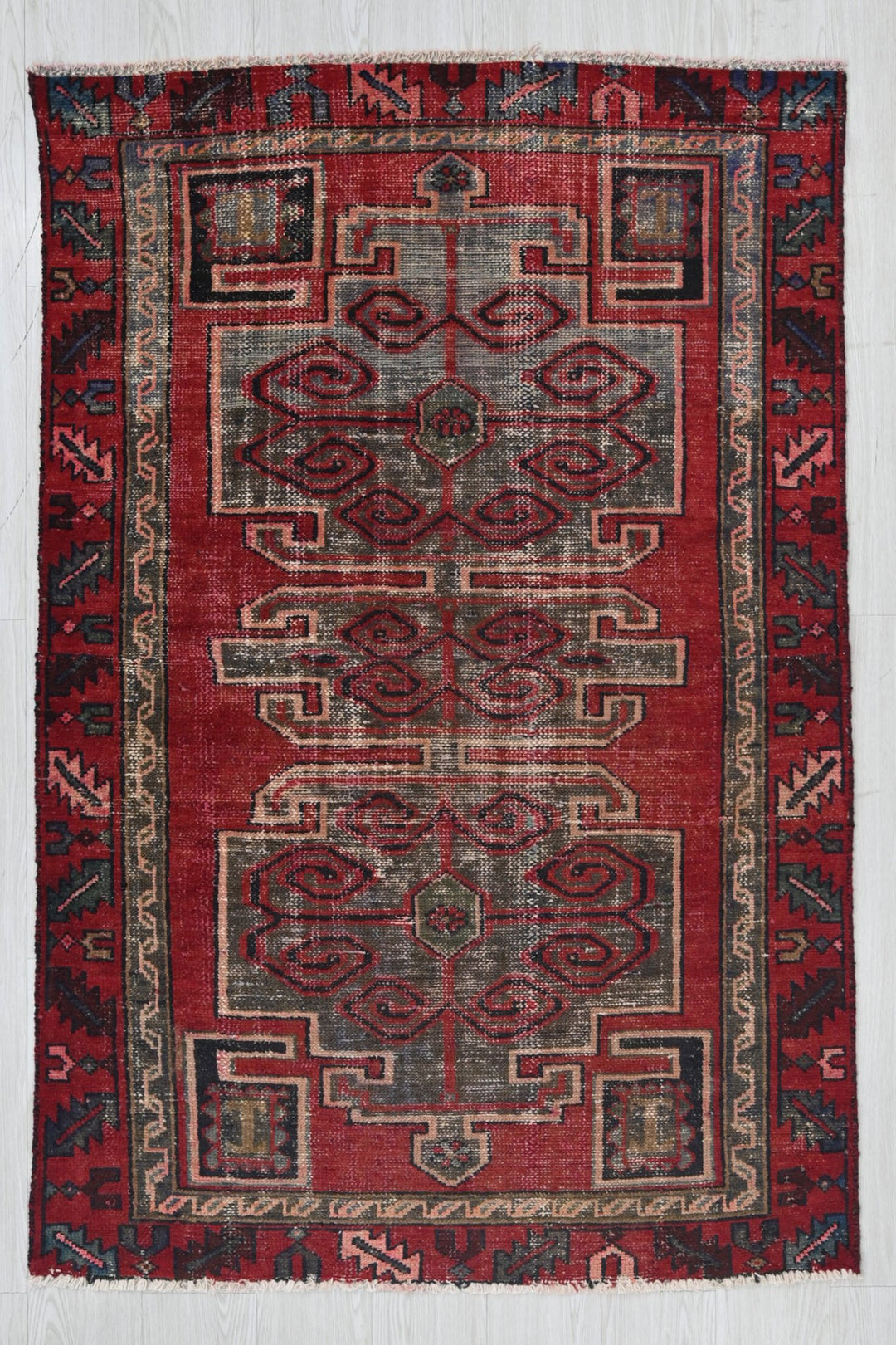 red Accent rug 3' 7" x 5' 5"