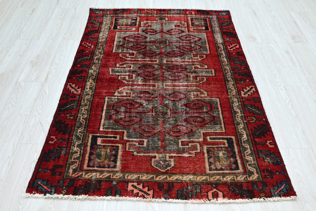 red Accent rug 3' 7" x 5' 5"