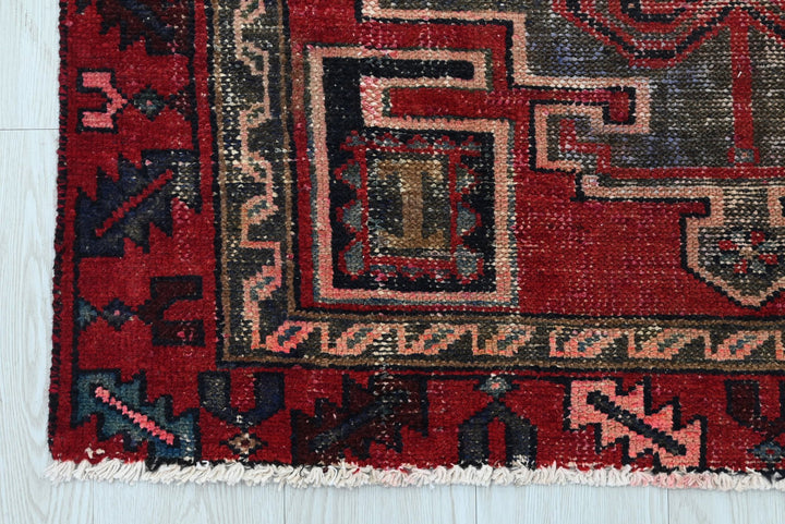 red Accent rug 3' 7" x 5' 5"
