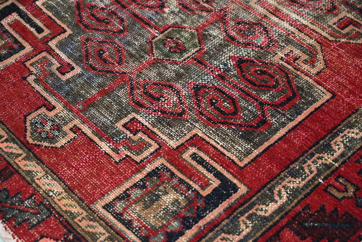 red Accent rug 3' 7" x 5' 5"