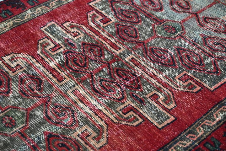 red Accent rug 3' 7" x 5' 5"
