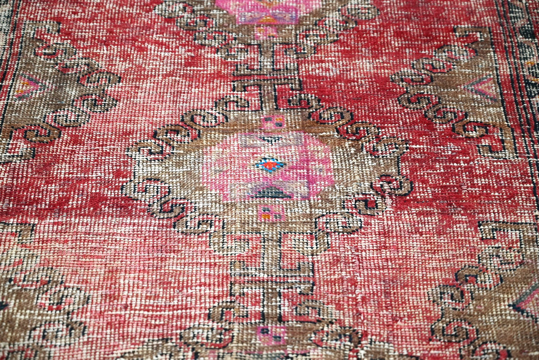 red Medium rug 3' 7" x 6' 9"