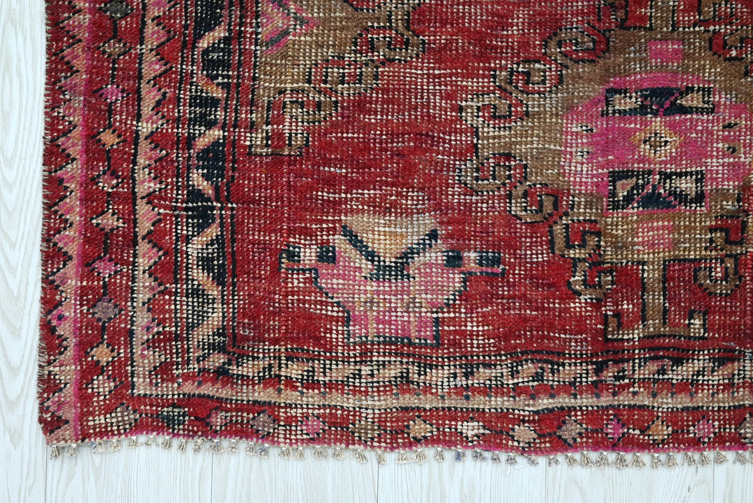 red Medium rug 3' 7" x 6' 9"