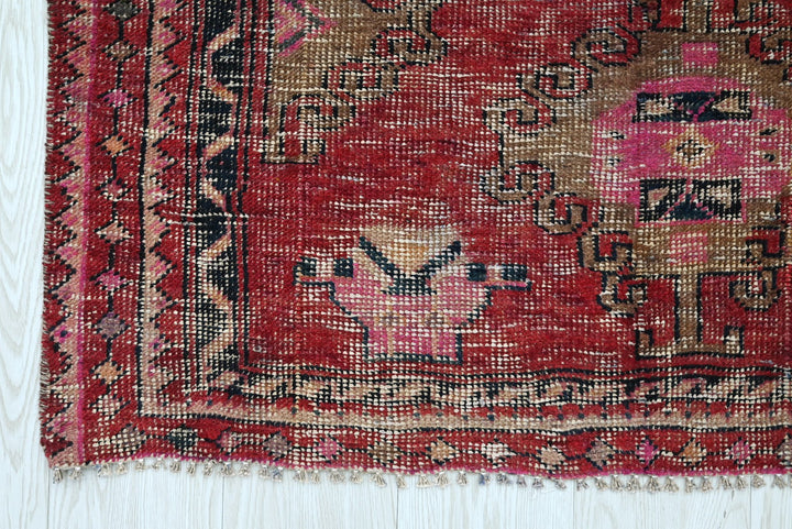 red Medium rug 3' 7" x 6' 9"