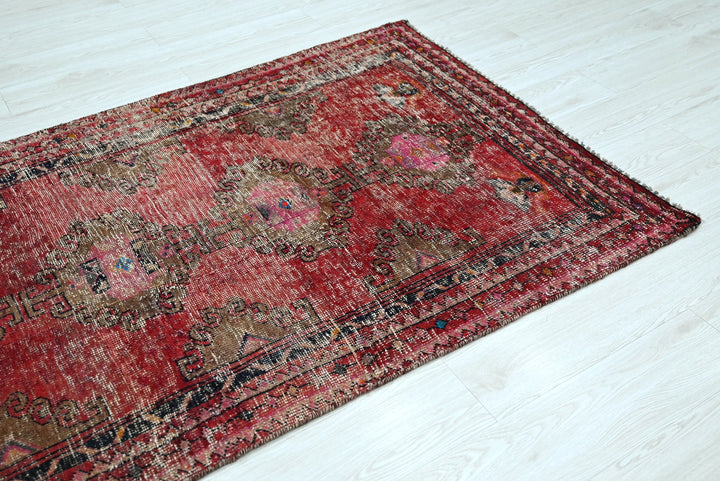 red Medium rug 3' 7" x 6' 9"