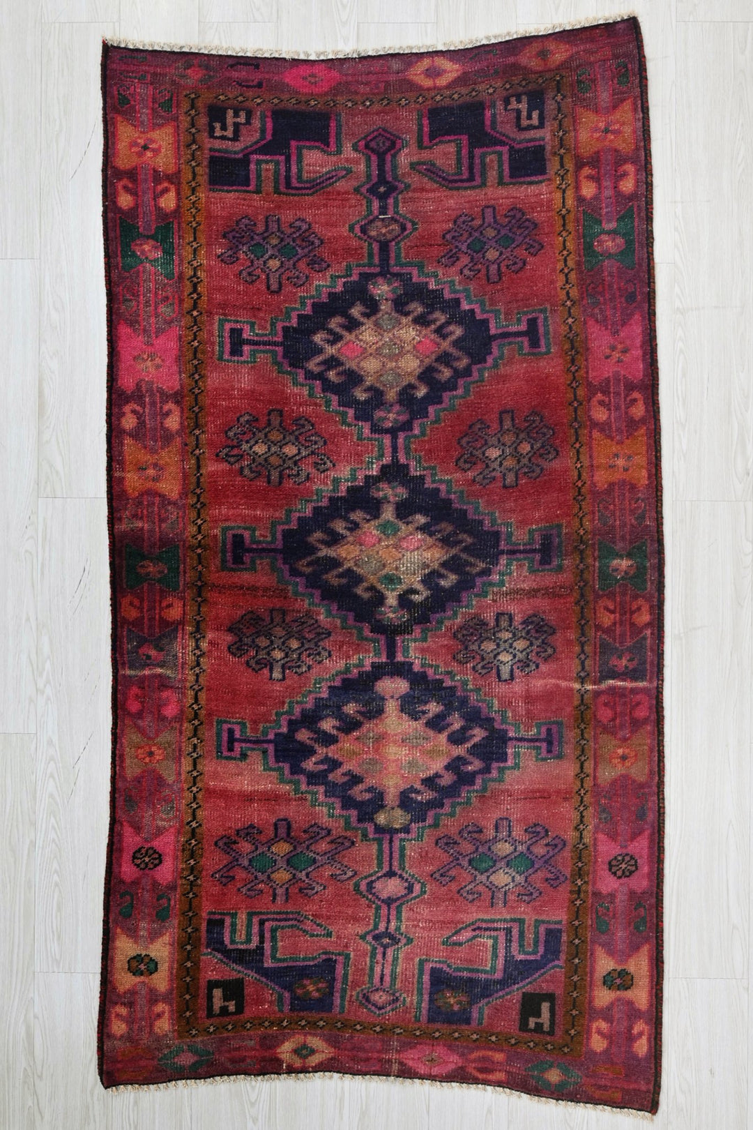 red Accent rug 3' 5" x 6' 5"