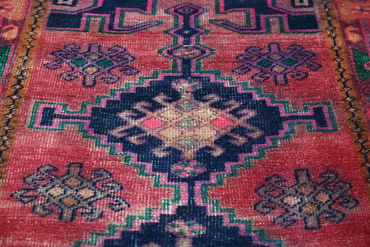 red Accent rug 3' 5" x 6' 5"