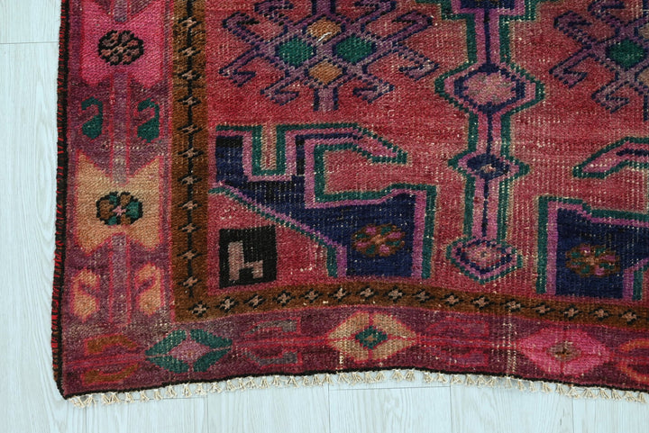 red Accent rug 3' 5" x 6' 5"