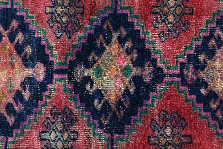 red Accent rug 3' 5" x 6' 5"