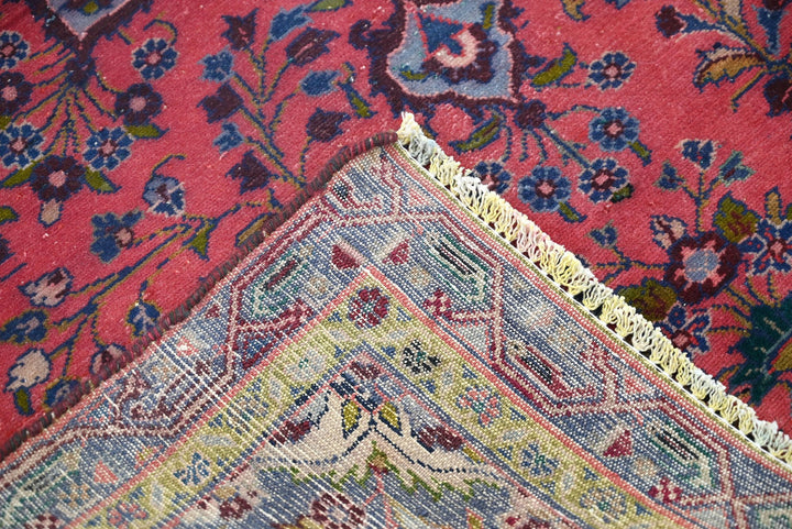 red Accent rug 3' 7" x 5' 9"