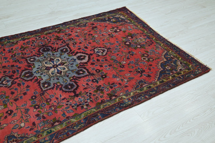 red Accent rug 3' 7" x 5' 9"
