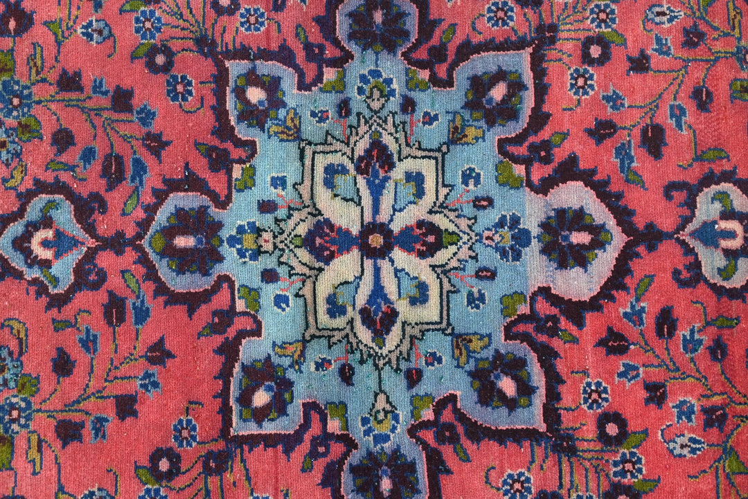 red Accent rug 3' 7" x 5' 9"
