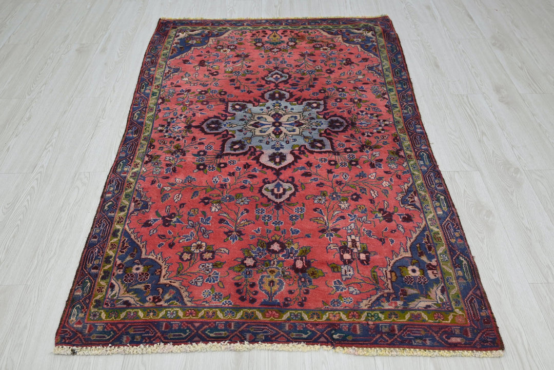 red Accent rug 3' 7" x 5' 9"