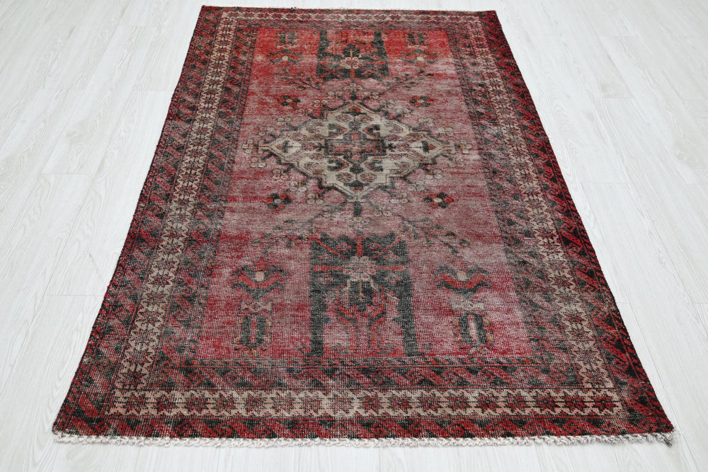 red Accent rug 3' 10" x 6' 4"