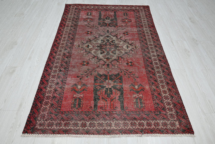 red Accent rug 3' 10" x 6' 4"