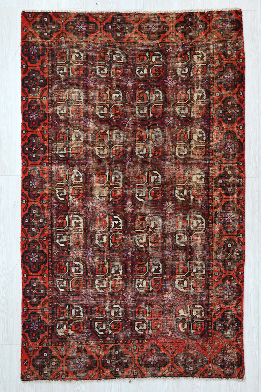 red Accent rug 3' 10" x 6' 6"