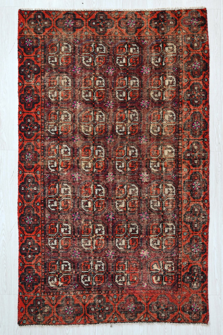 red Accent rug 3' 10" x 6' 6"