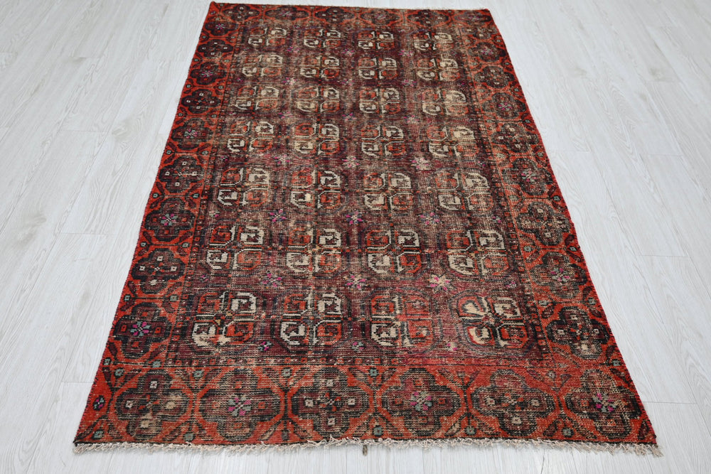 red Accent rug 3' 10" x 6' 6"