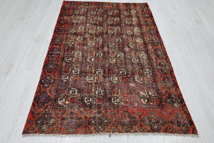 red Accent rug 3' 10" x 6' 6"