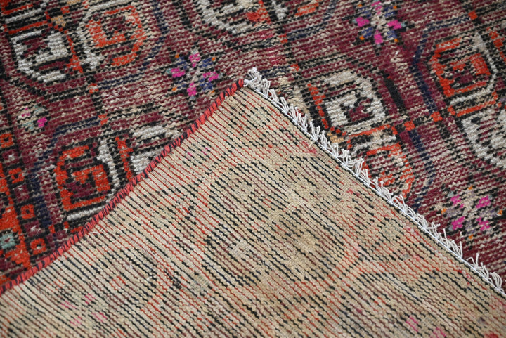 red Accent rug 3' 10" x 6' 6"