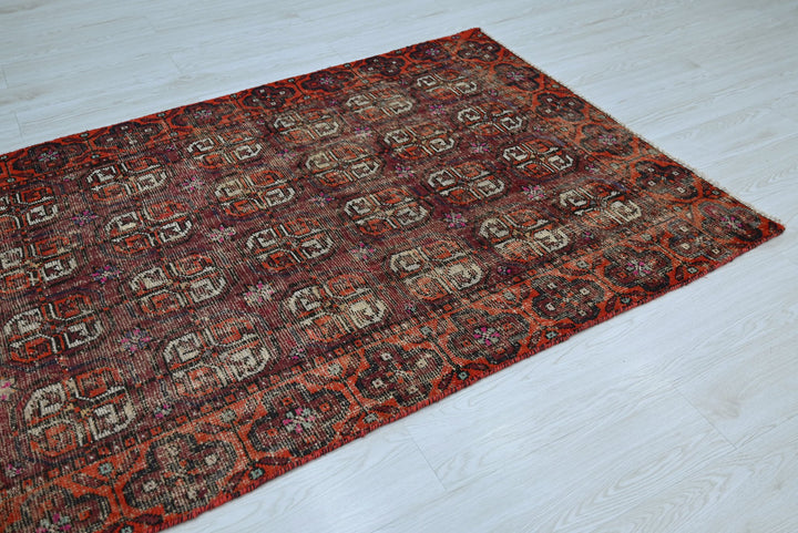 red Accent rug 3' 10" x 6' 6"
