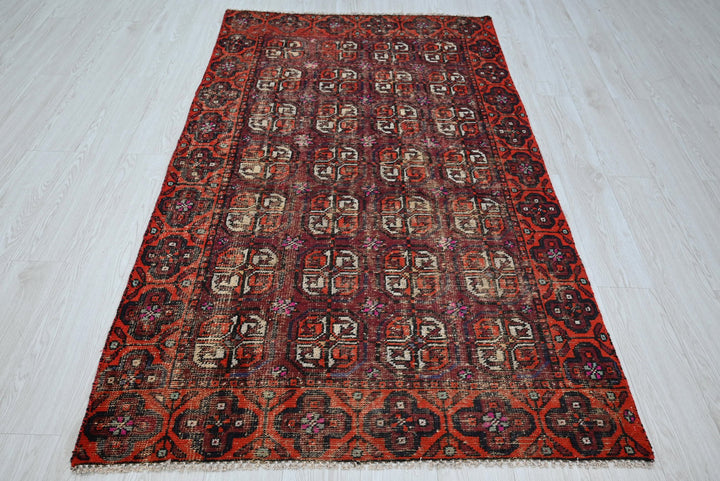 red Accent rug 3' 10" x 6' 6"