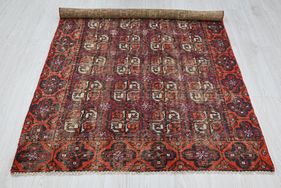 red Accent rug 3' 10" x 6' 6"
