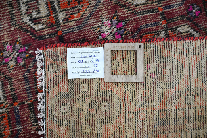 red Accent rug 3' 10" x 6' 6"