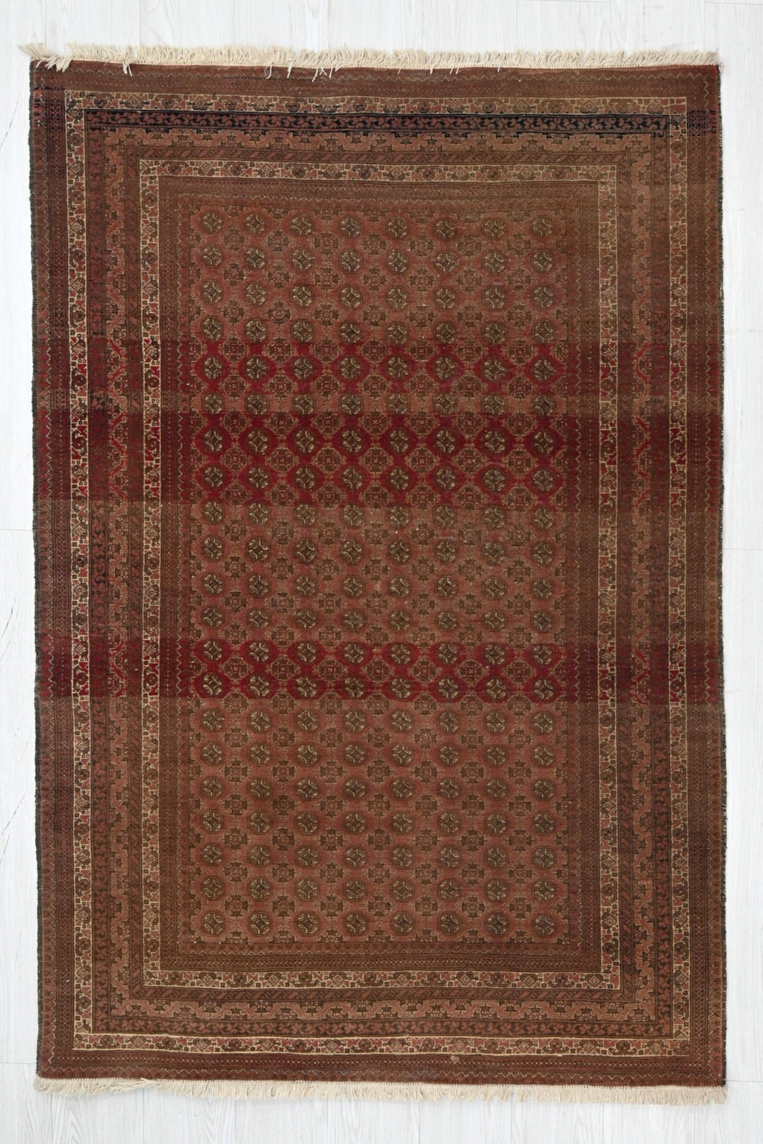 red Accent rug 3' 8" x 5' 7"
