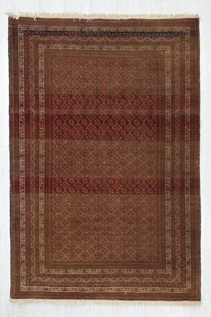 red Accent rug 3' 8" x 5' 7"