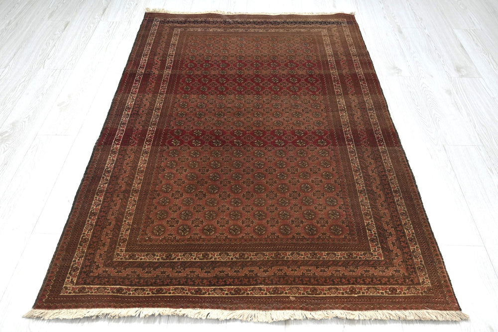 red Accent rug 3' 8" x 5' 7"