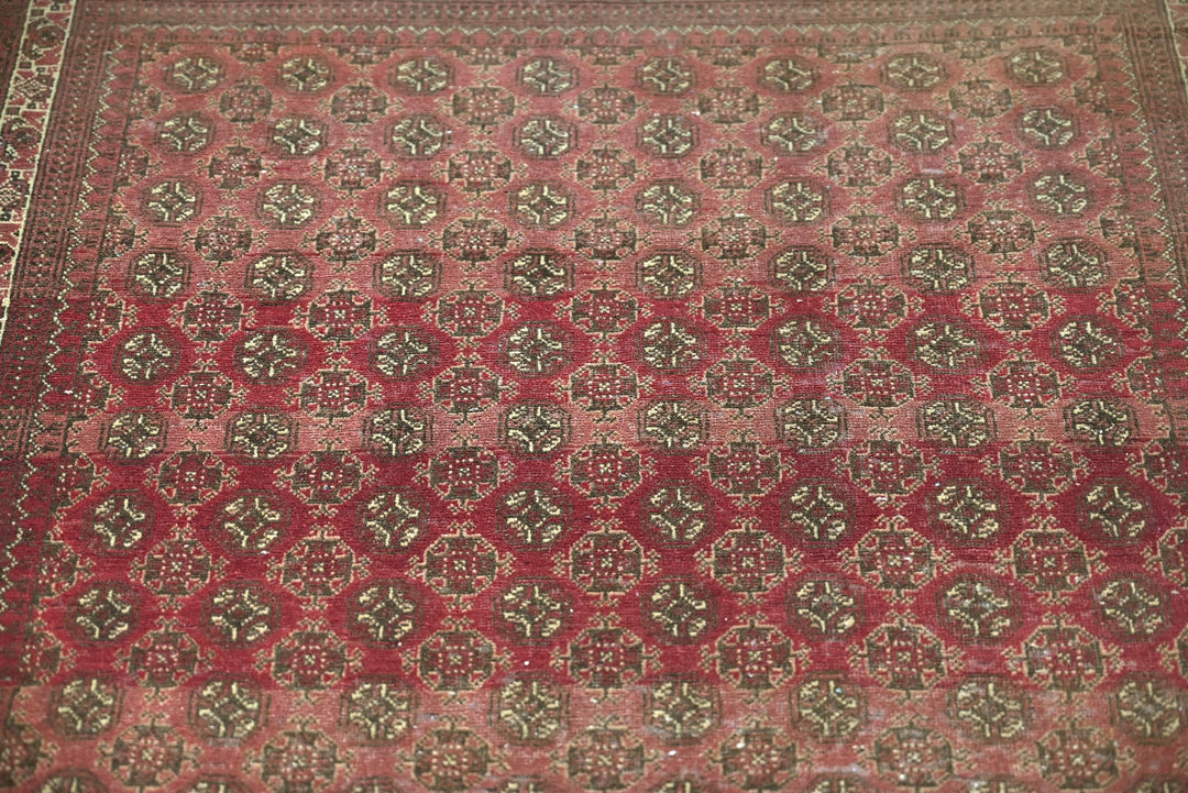 red Accent rug 3' 8" x 5' 7"