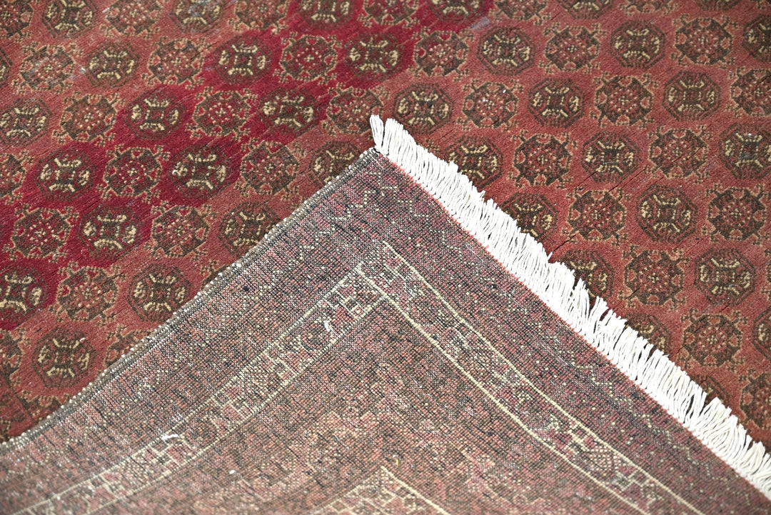 red Accent rug 3' 8" x 5' 7"