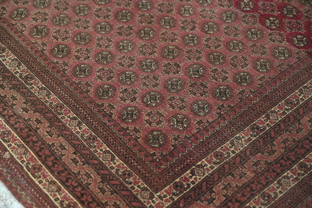 red Accent rug 3' 8" x 5' 7"