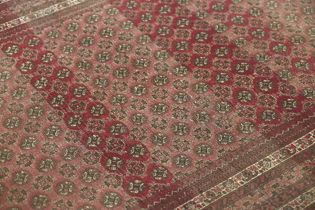 red Accent rug 3' 8" x 5' 7"