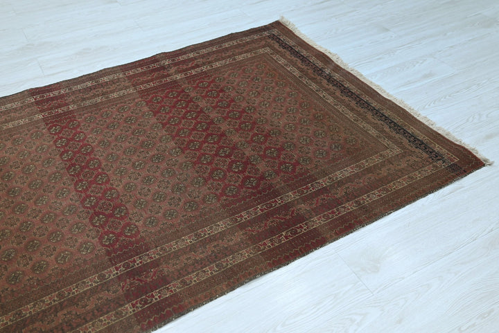 red Accent rug 3' 8" x 5' 7"