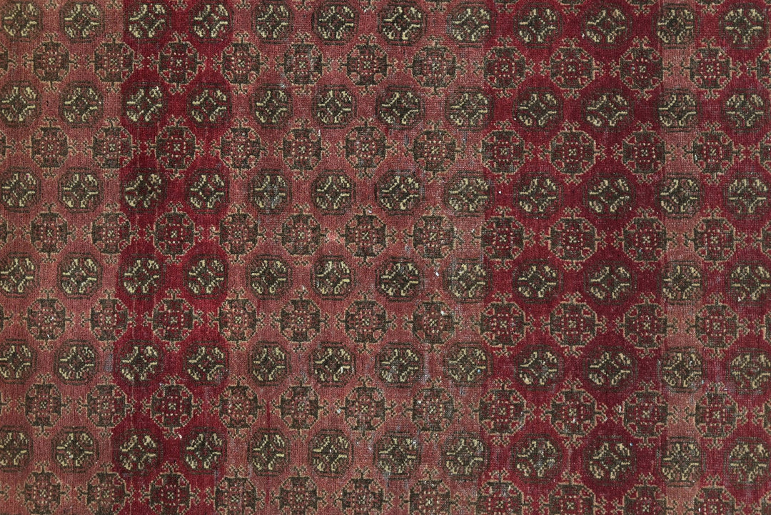 red Accent rug 3' 8" x 5' 7"