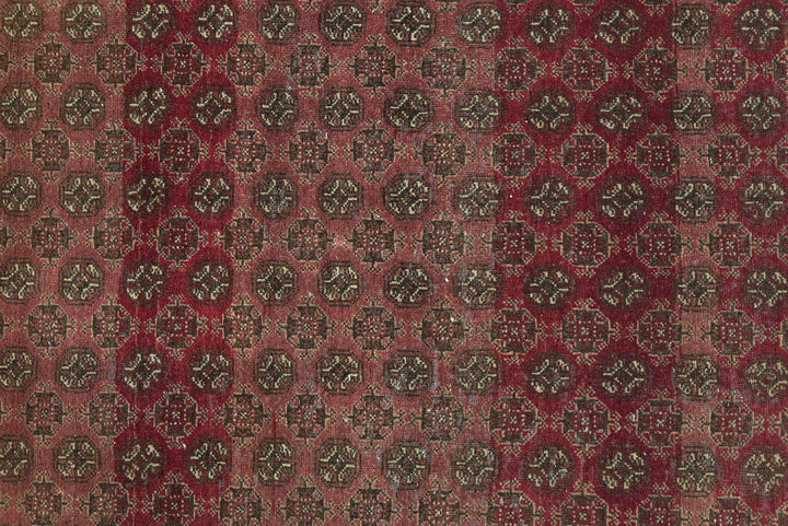 red Accent rug 3' 8" x 5' 7"