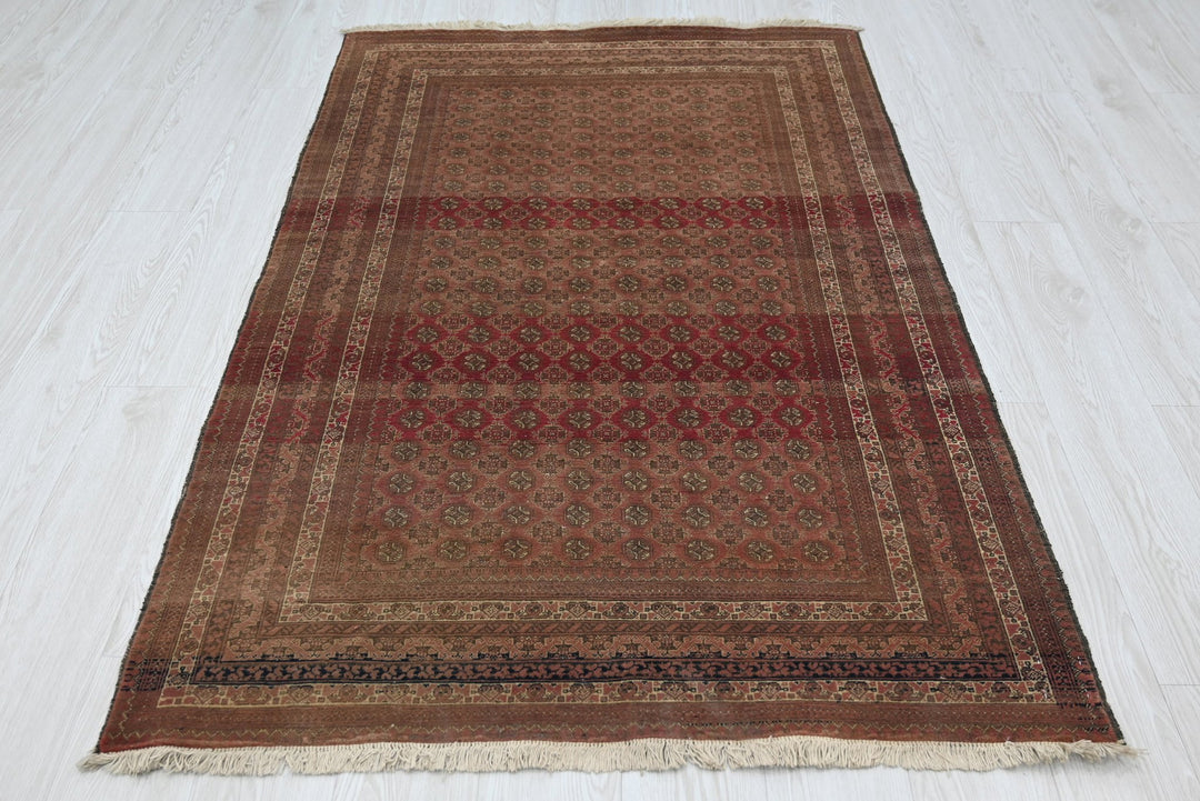 red Accent rug 3' 8" x 5' 7"