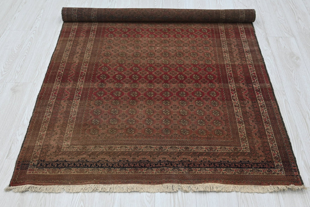 red Accent rug 3' 8" x 5' 7"