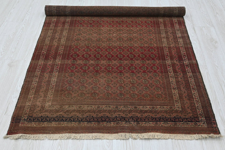red Accent rug 3' 8" x 5' 7"