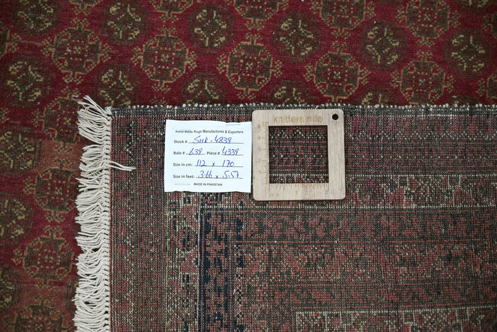 red Accent rug 3' 8" x 5' 7"