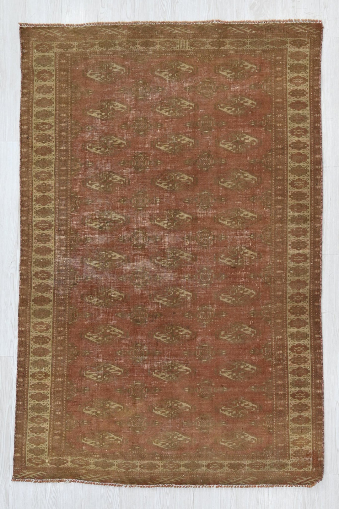 brown Accent rug 4' 1" x 6' 4"