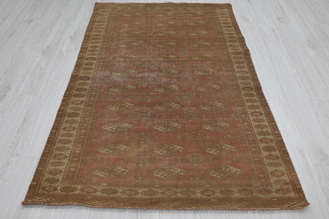 brown Accent rug 4' 1" x 6' 4"