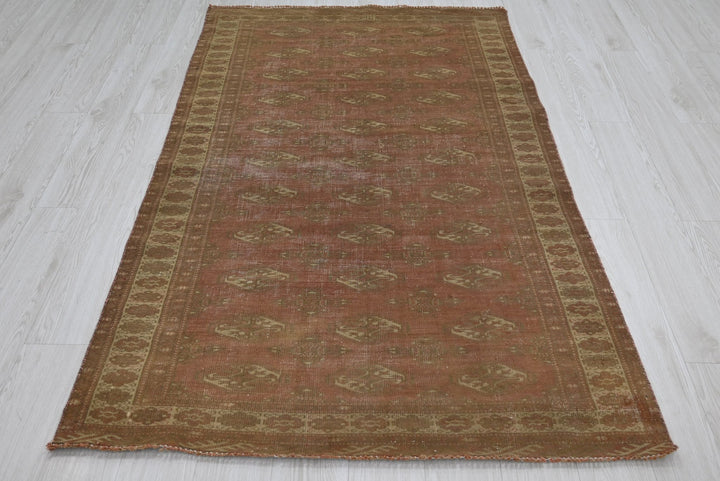brown Accent rug 4' 1" x 6' 4"