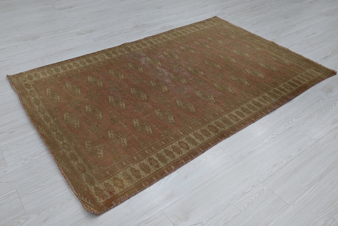 brown Accent rug 4' 1" x 6' 4"
