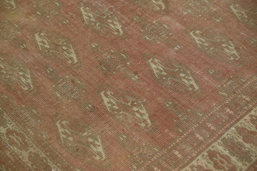 brown Accent rug 4' 1" x 6' 4"