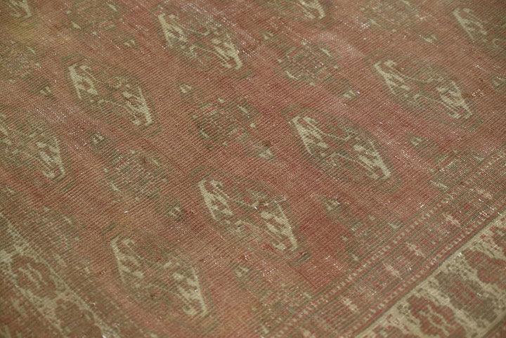 brown Accent rug 4' 1" x 6' 4"