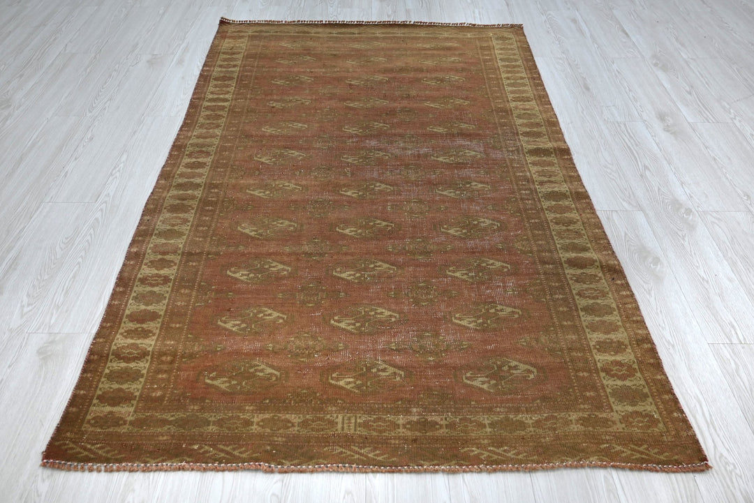 brown Accent rug 4' 1" x 6' 4"