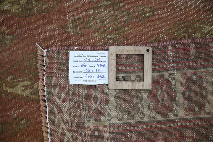 brown Accent rug 4' 1" x 6' 4"